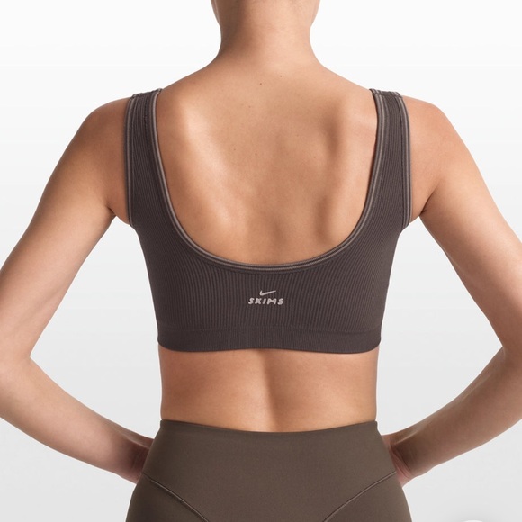 NikeSKIMS Ribbed SeamlessScoop Bra - Phoenix/Truffle - Picture 2 of 7